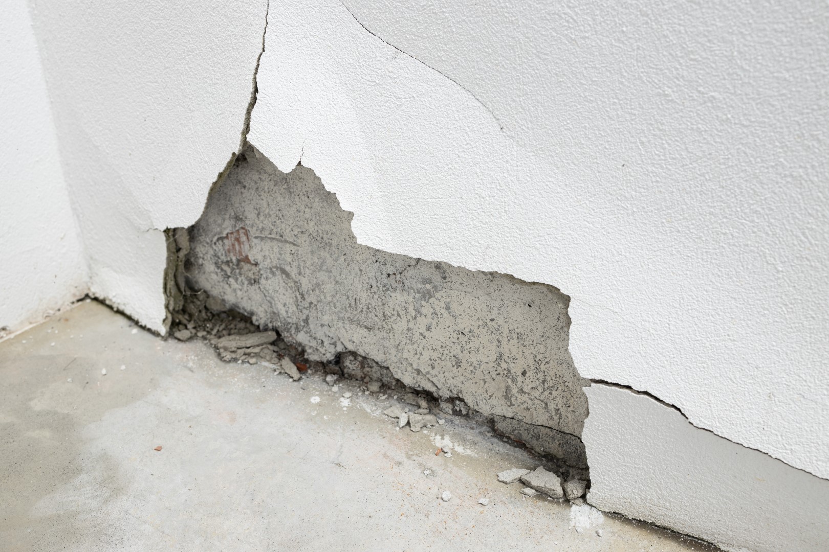 cracked wall showing foundation damage